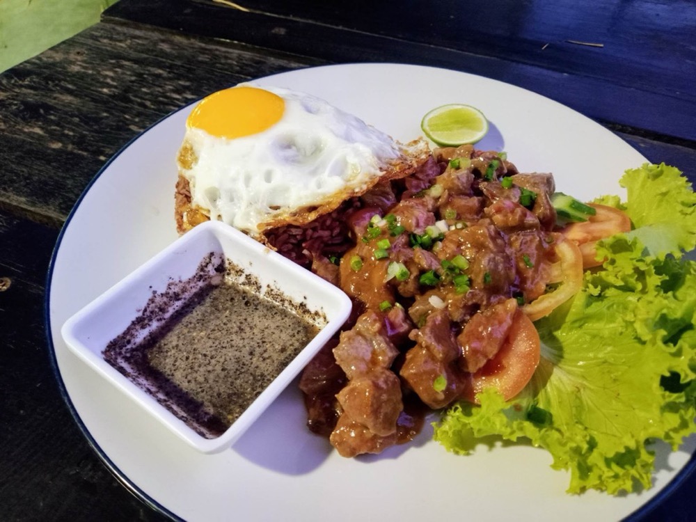 Beef lok lak with fried egg and red rice